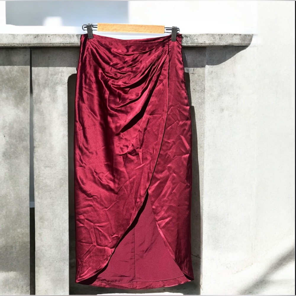 AIIFOS ORLA Skirt Metallic Satin MIDI Skirt In Metallic Red - Picture 2 of 15